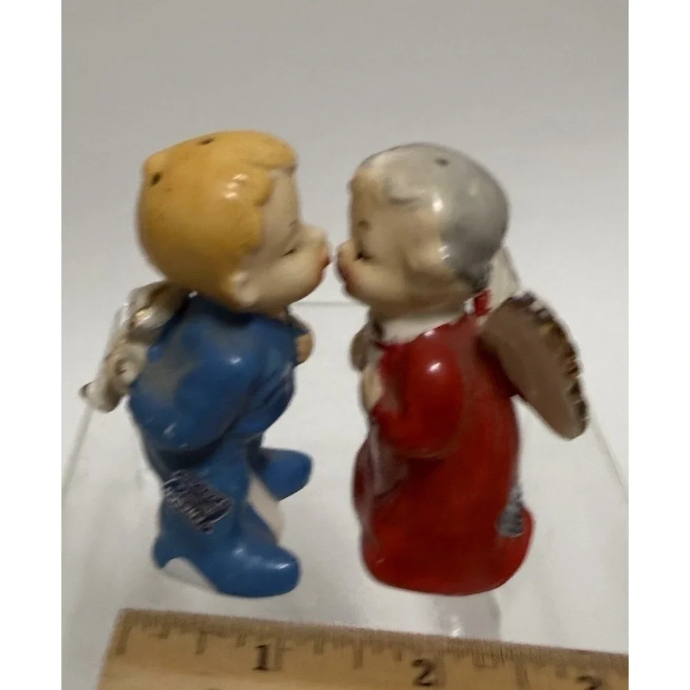 VTG Japan Kissing Baby Angel ‎ & Boy S & P Shaker w/ Orig Stickers Figurine